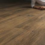 Root wood effect tiles in the finish Nocciola